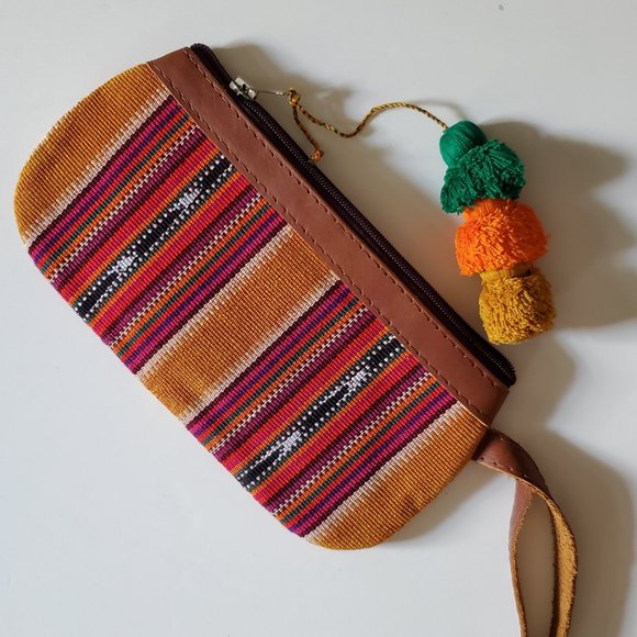 Nena & Co. Sedona Clutch / Wristlet - Picture 2 of 15